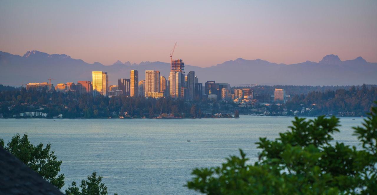 Sunrise On Lake Washington Villa ซีแอตเทิล ภายนอก รูปภาพ