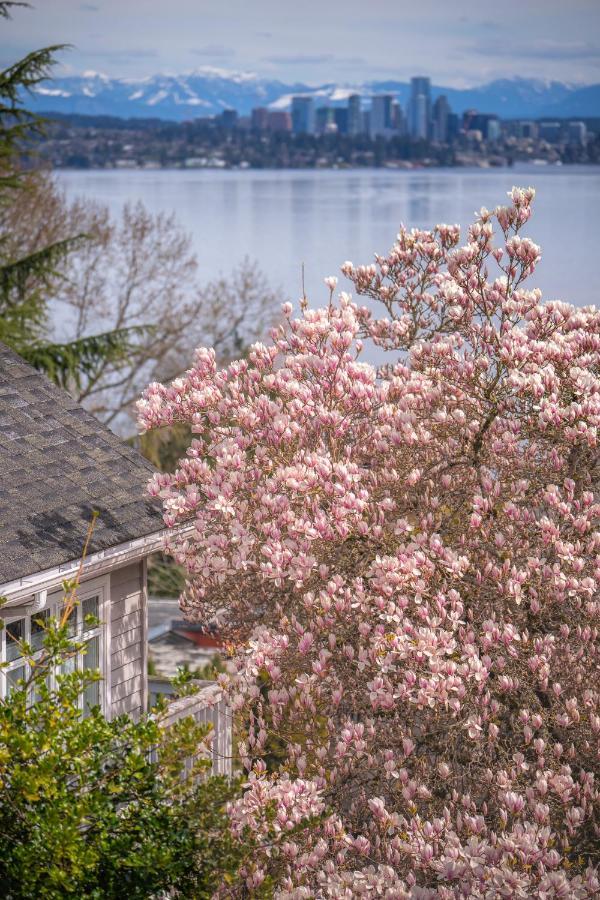 Sunrise On Lake Washington Villa ซีแอตเทิล ภายนอก รูปภาพ