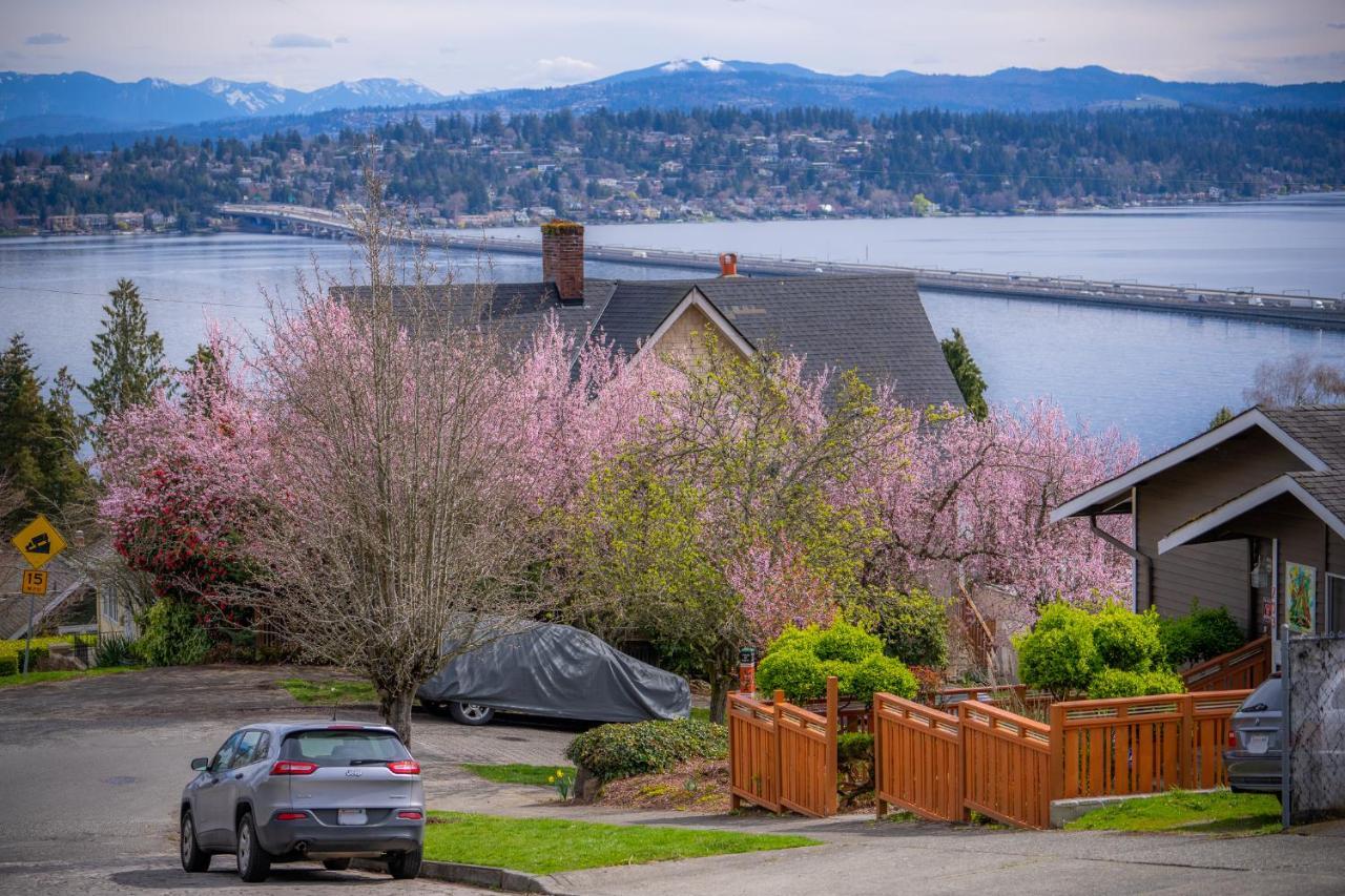 Sunrise On Lake Washington Villa ซีแอตเทิล ภายนอก รูปภาพ