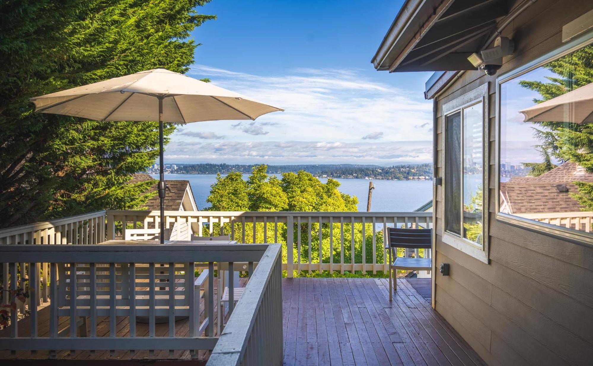 Sunrise On Lake Washington Villa ซีแอตเทิล ภายนอก รูปภาพ