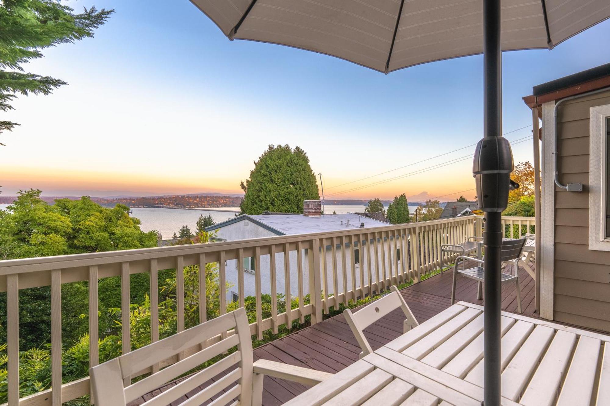 Sunrise On Lake Washington Villa ซีแอตเทิล ภายนอก รูปภาพ