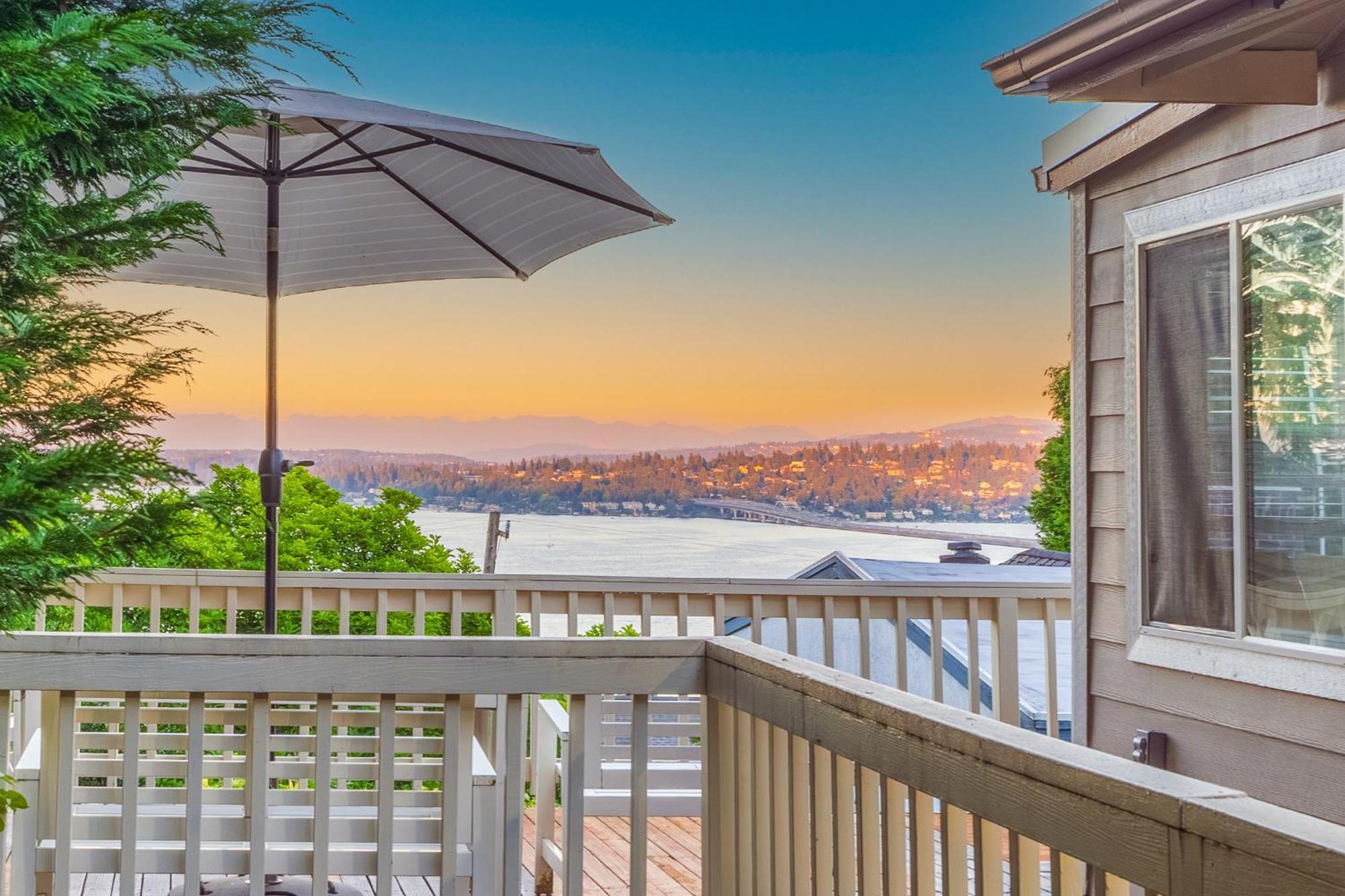 Sunrise On Lake Washington Villa ซีแอตเทิล ภายนอก รูปภาพ